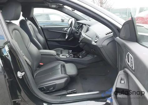 2022 BMW 228 Gran Coupe I xDrive z USA, uszkodzony, nr VIN WBA73AK01N7L23610